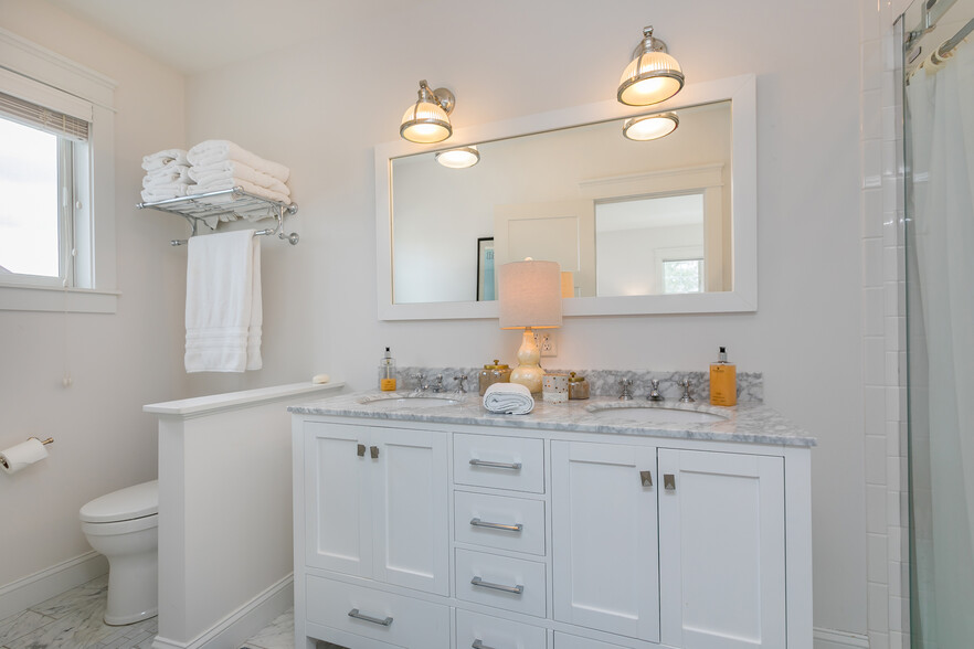 Beautiful and bright master bath with fantastic shower - 11 Henry St