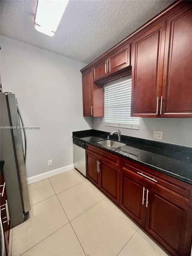 Building Photo - 660 Cypress Club Way