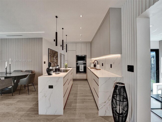 Building Photo - 2066 NE 174th St