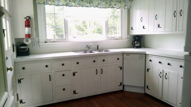 Building Photo - 39 Overshore Dr W