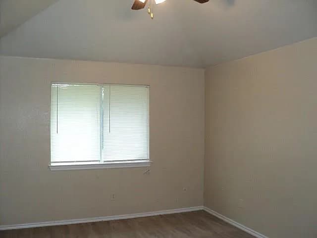 Building Photo - Eagle Mountain ISD ! 3/2/2 Cute and well-maintained 3-bedroom, 2-bath home featuring an open-conc...