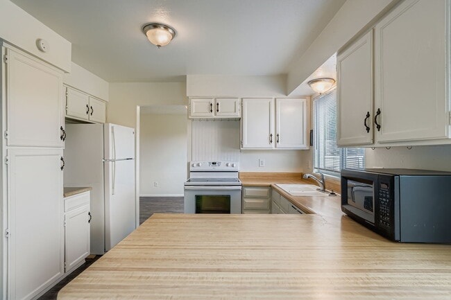 Building Photo - 122 Crawford Cir