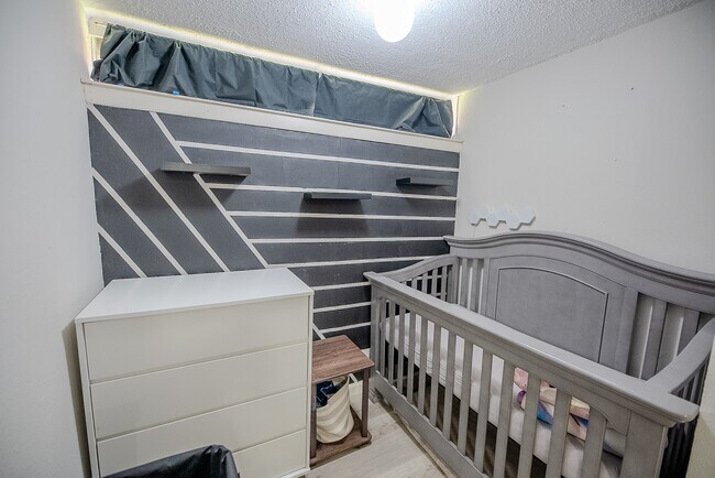Building Photo - 4606 Meadowood Dr