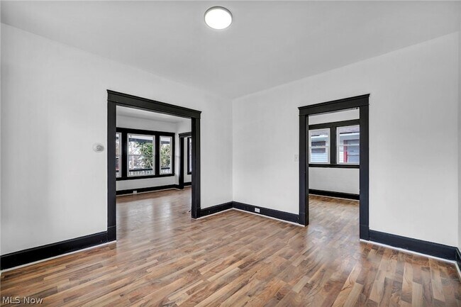 Building Photo - 12001 Oakview Ave