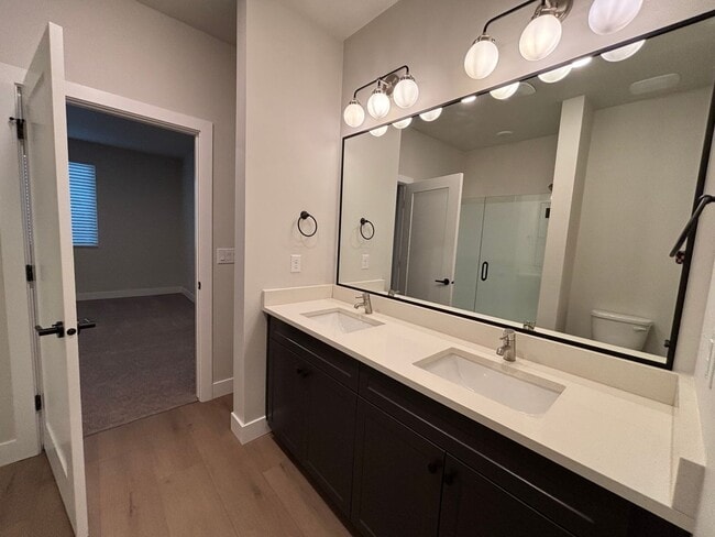 Building Photo - SINGLE LEVEL TOWNHOME FOR RENT!