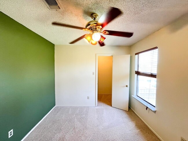 Building Photo - Available NOW!!!! Gorgeous 2 story, 3 bedroom, 2.5 bath, 2 car garage home with garage door opene...