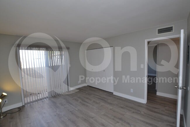 Building Photo - 518 S Allred Dr
