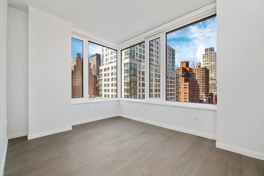 Building Photo - 200 E 23rd St