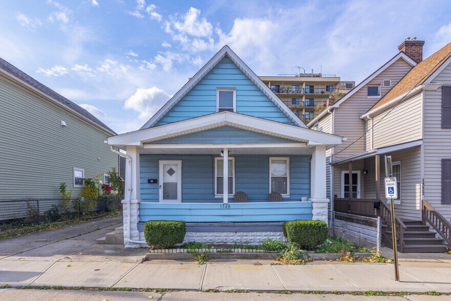 Building Photo - 1322 W 69th St