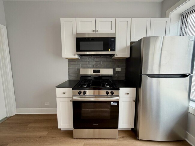 Building Photo - 4393 N Elston Ave
