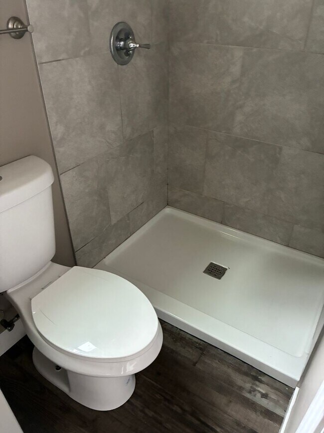 Building Photo - 2 Bedroom 2 Bath Home