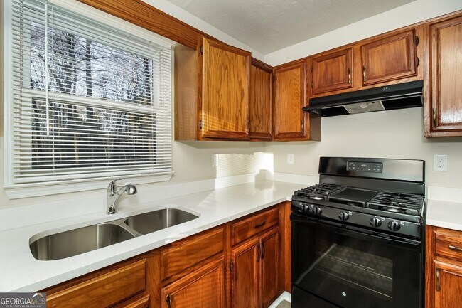 Building Photo - 413 Oak Landing Dr