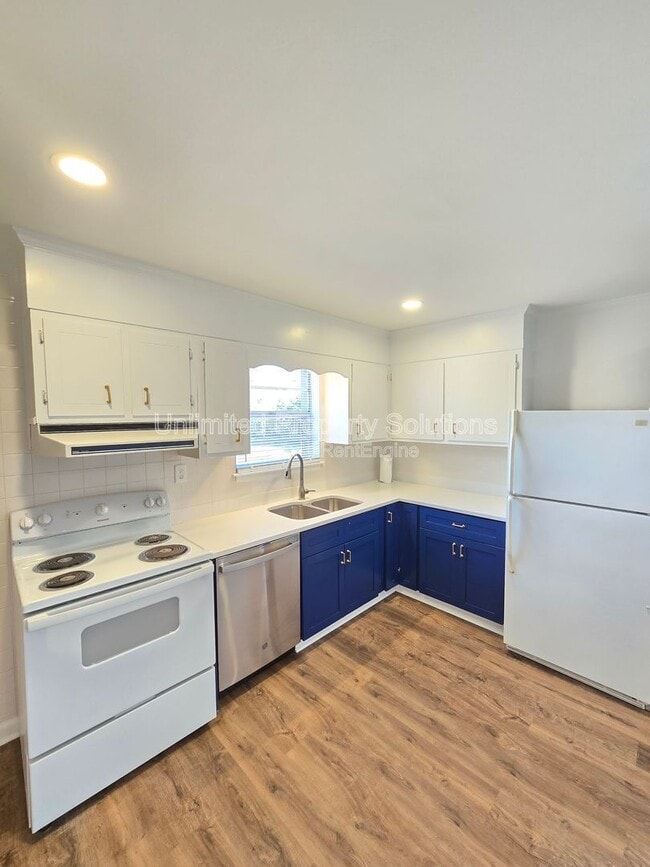 Building Photo - 6405 Myrtle Grove Rd