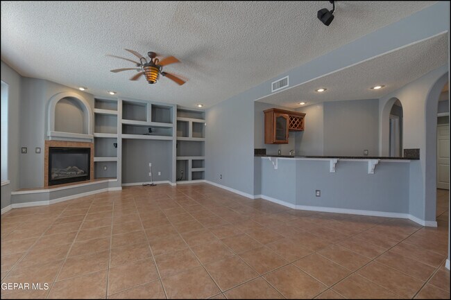 Building Photo - 6300 Franklin Vista Dr