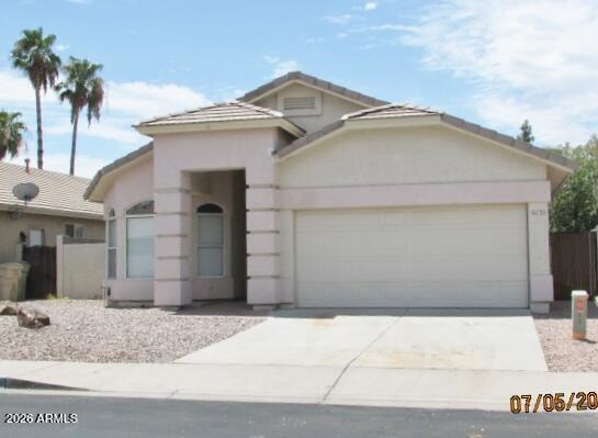 Building Photo - 6135 W Navajo Dr