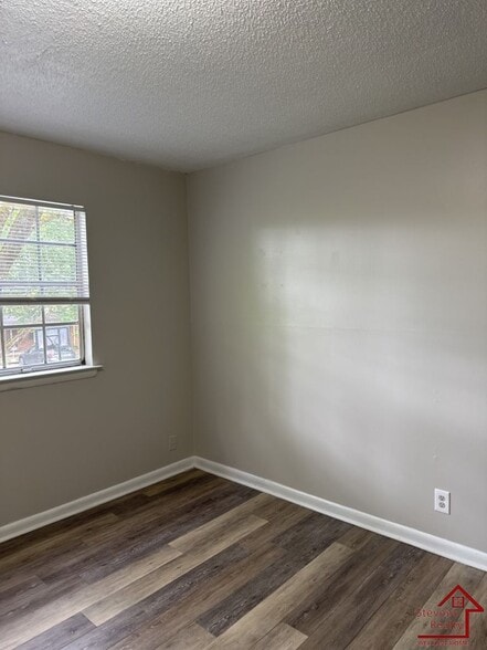 Building Photo - 4142 Willard Dr