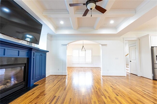 Building Photo - 2288 Oakview Rd NE