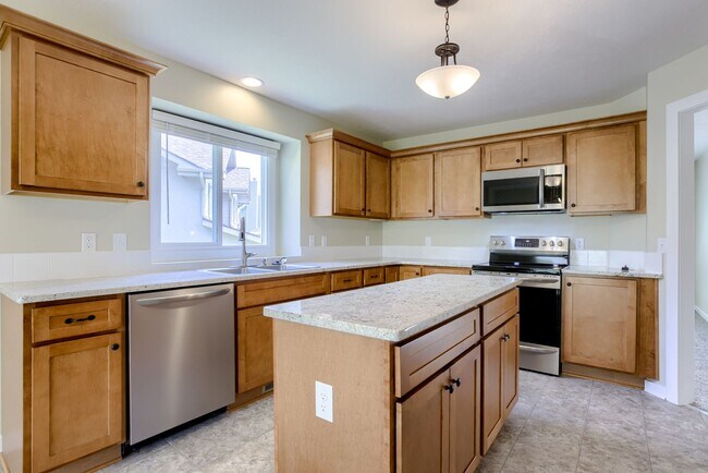 Building Photo - 3 Bedroom Bellevue Home!!