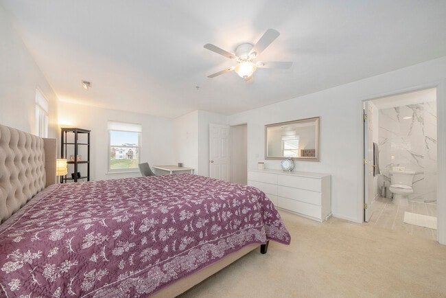 Building Photo - 1528 Oakfield Dr