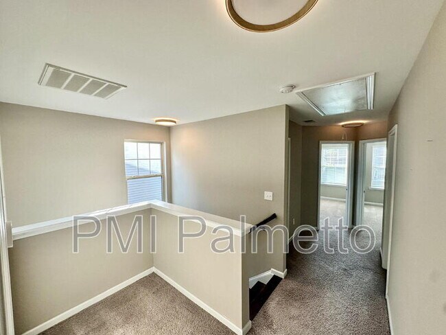 Building Photo - 117 Weeping Oak Ln