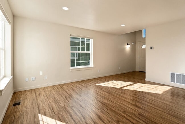 Building Photo - 11 Muskrat Dr