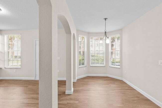 Building Photo - 1609 Belmont Pl