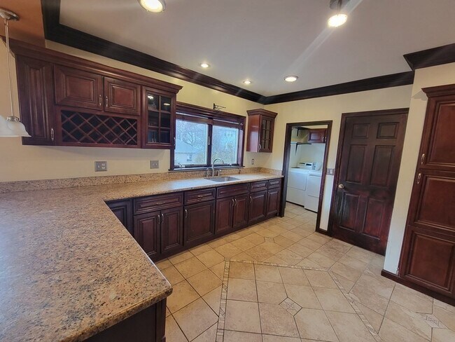 Building Photo - 4765 Washington St