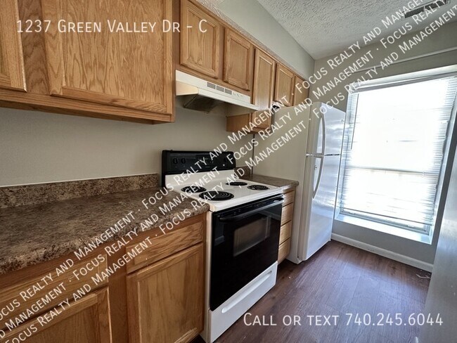 Building Photo - 1237 Green Valley Dr