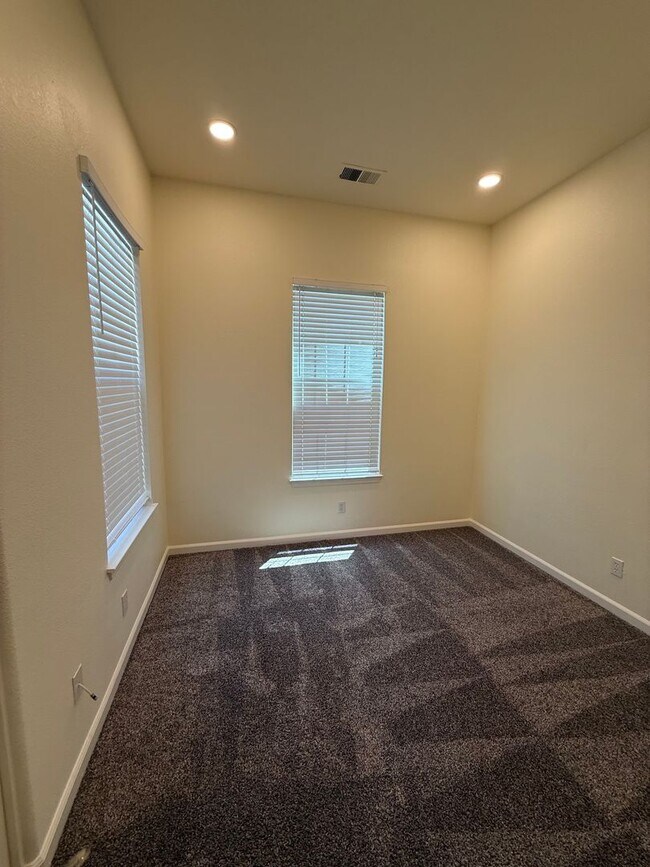 Building Photo - Three Bedroom/ 3 Bathroom Home for Rent in Rincon Valley!!!