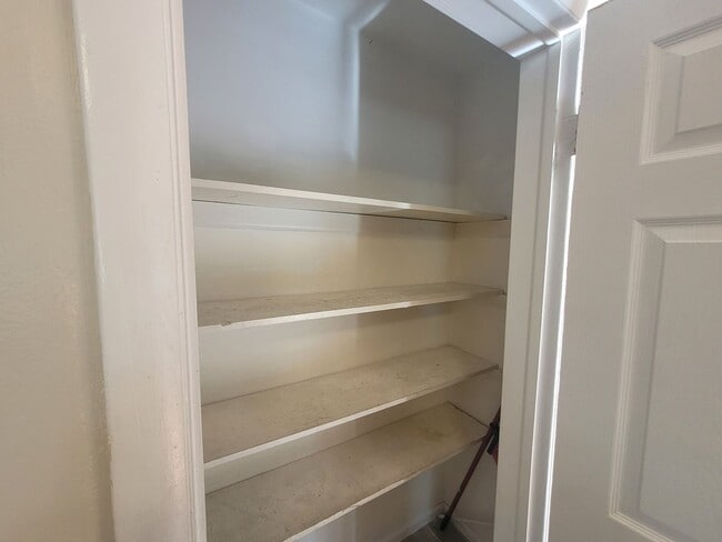 Building Photo - Gorgeous 4 Bedroom Home with Large Fenced Backyard