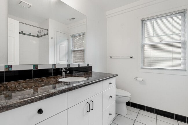 Building Photo - Large Capitol Hill House- Prime Location