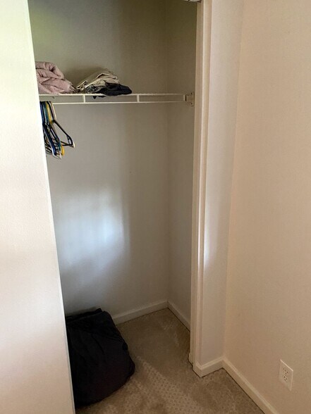 Building Photo - 1504 W La Jolla Dr