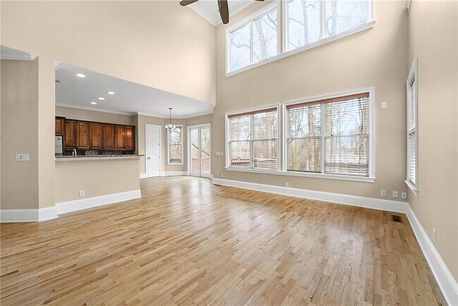 Building Photo - 225 Lake Summit View