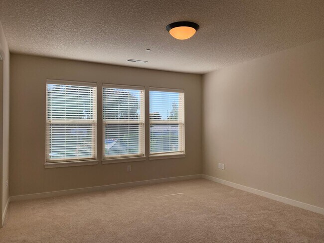 Building Photo - Beautiful 4BR in Camas! Modern Finishes! Close to Shopping & I-5! Schedule a tour today!