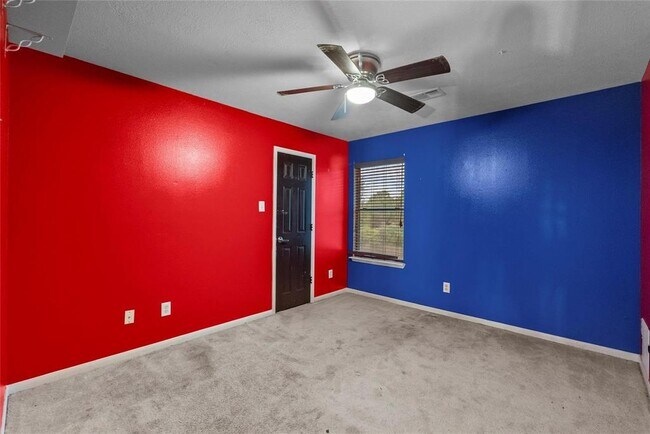 Building Photo - 3131 Bay Spring Dr