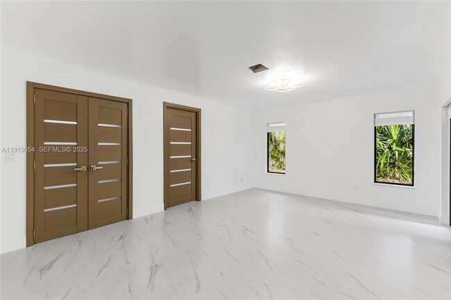 Building Photo - 2149 NW 85th Ln