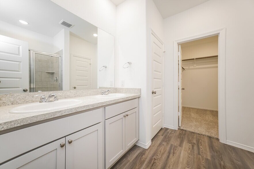 Building Photo - 16731 Rover Ln