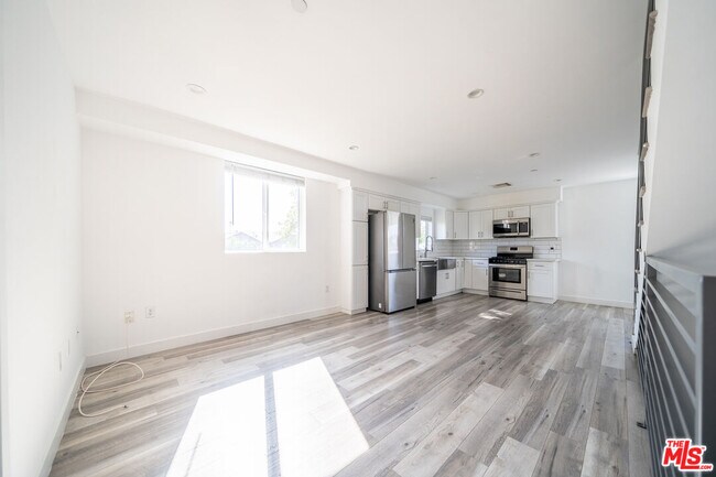 Building Photo - 5746 Elmer Ave