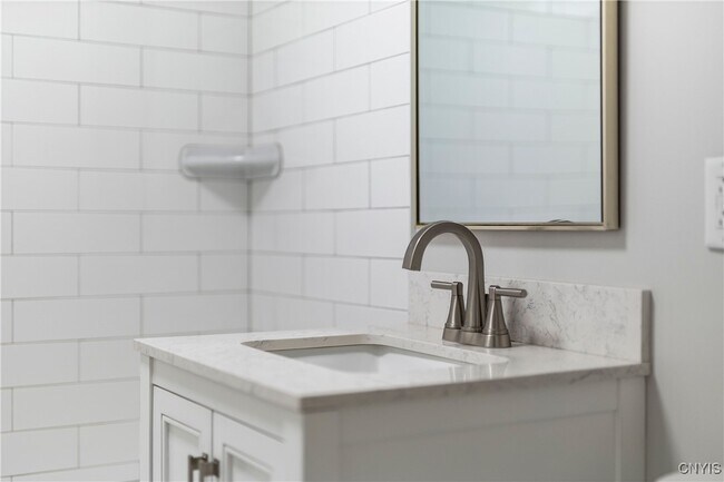 Building Photo - 115 Tarlton Rd