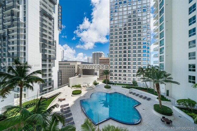 Building Photo - 300 S Biscayne Blvd