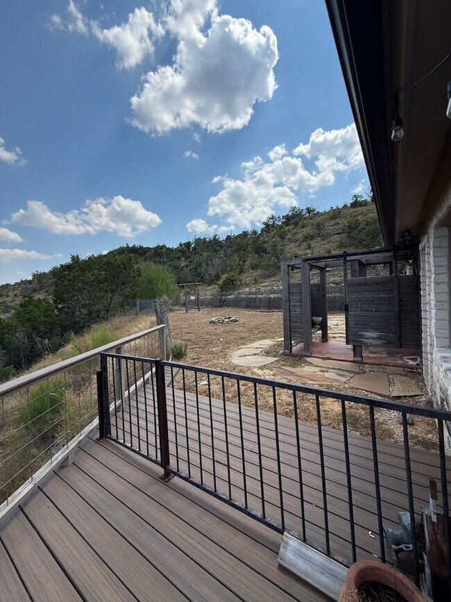 Building Photo - NEW ON MARKET