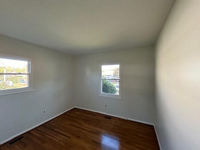 Building Photo - Cozy Ranch - Prime Location - Libbie and G...