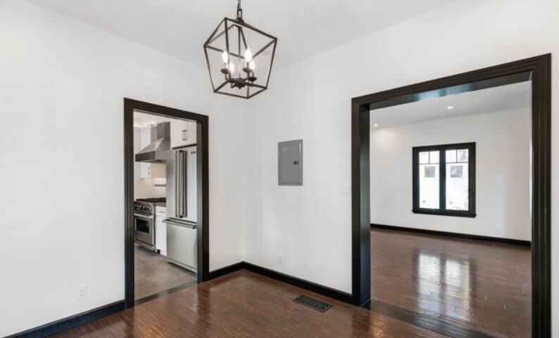 Building Photo - 1307 S Beverly Glen Blvd