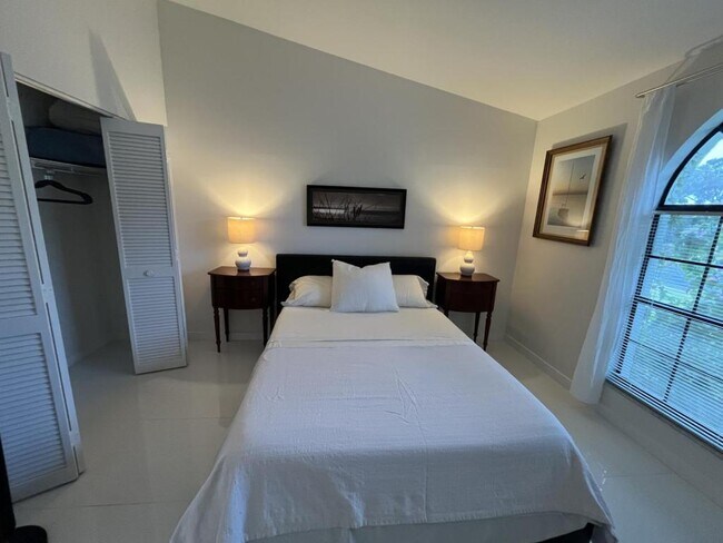 Building Photo - 13106 Dobree Pl