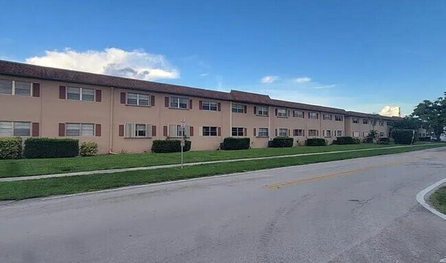 Building Photo - 650 SW 2nd Ave