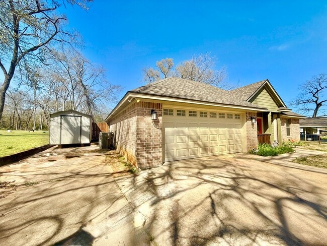Building Photo - Lovely 3-bed/2-bath in Tyler near Lindale!