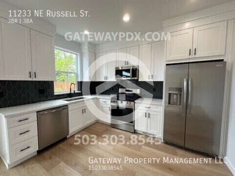 Building Photo - 11233 NE Russell St