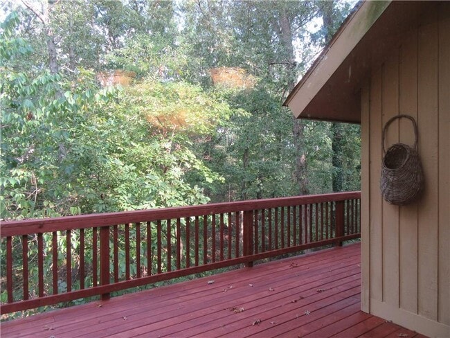 Building Photo - 2907 Summit Dr