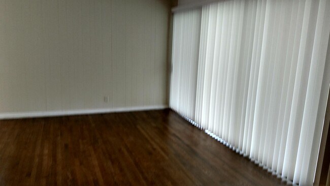 Building Photo - 670 Willow Ave