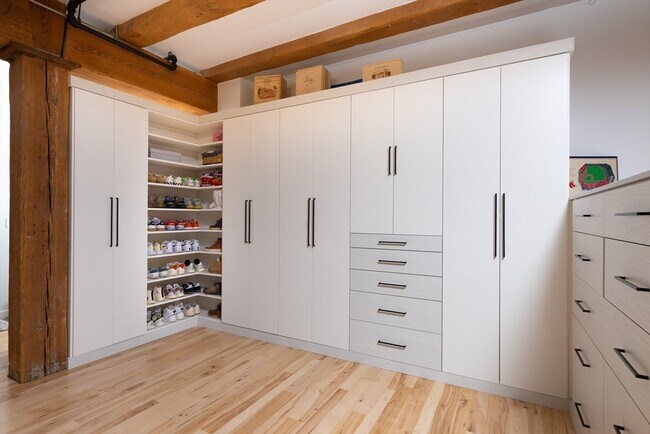 Building Photo - 21 Wormwood St